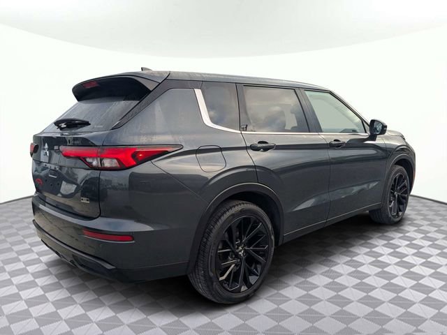 Used 2024 Mitsubishi Outlander SE image 3