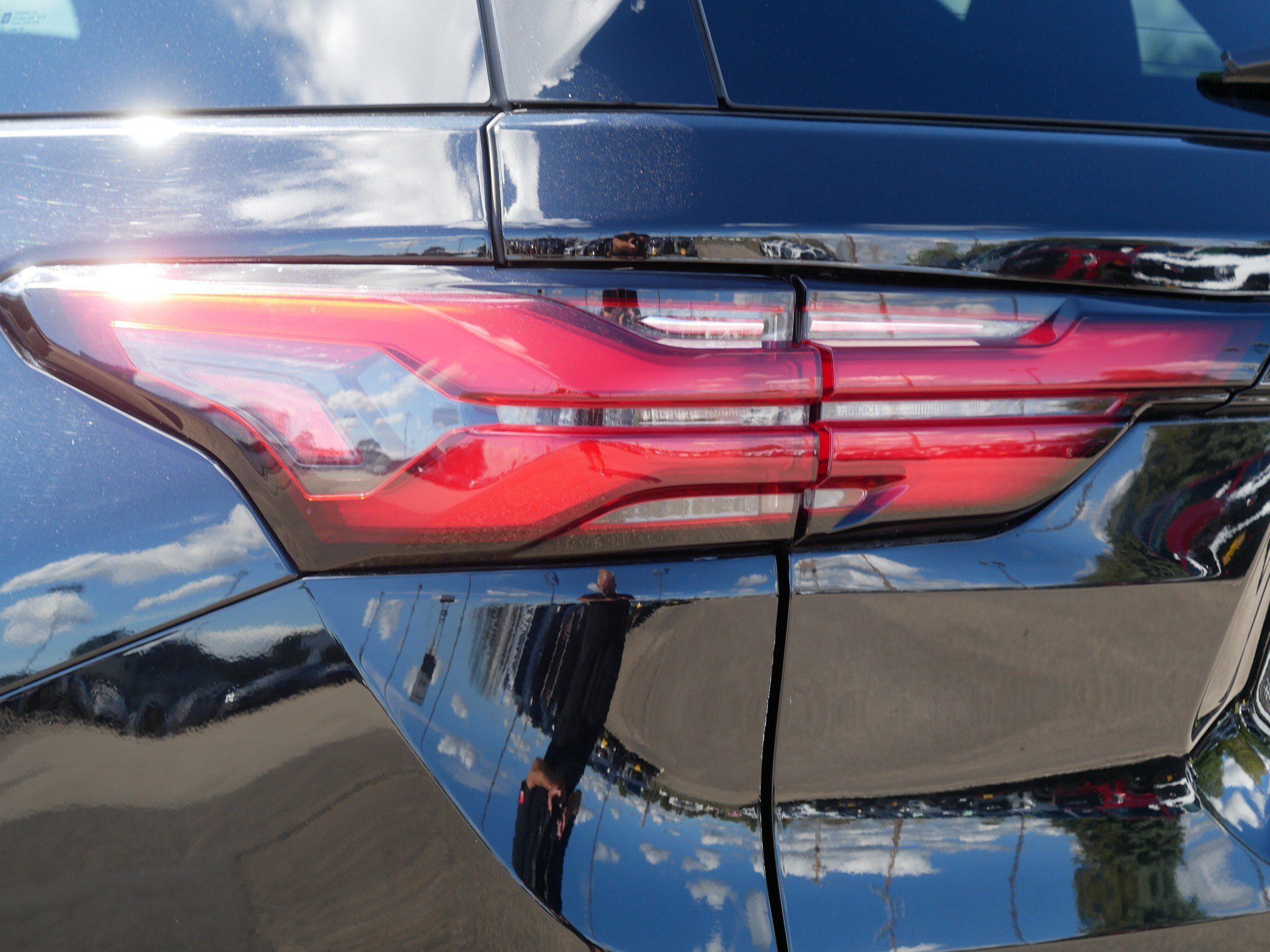 Used 2023 Chevrolet Traverse LT w/ LT Premium Package AWD/4WD image 17