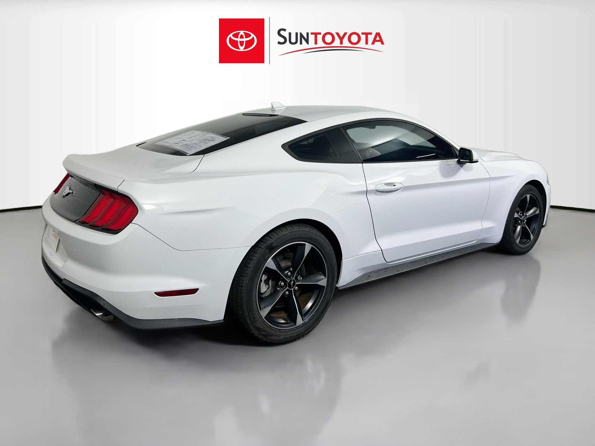 Used 2021 Ford Mustang EcoBoost image 4