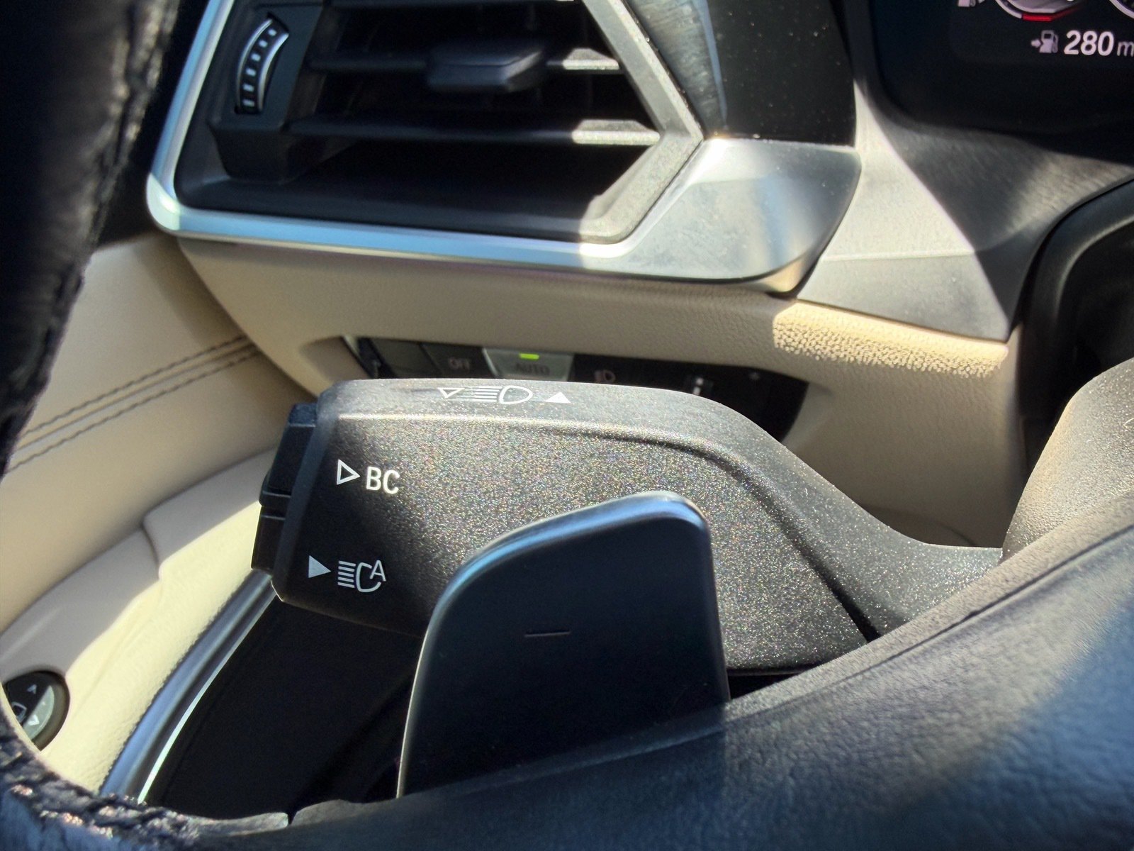 Used 2021 BMW 330i Sedan w/ Premium Package RWD image 29