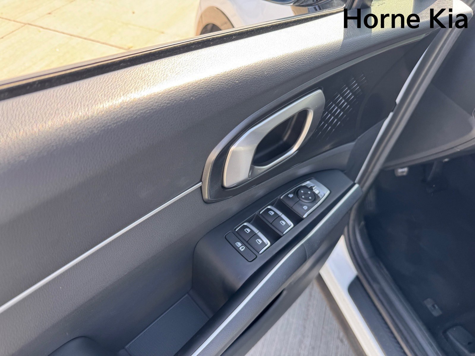 Used 2022 Kia Sorento S image 11