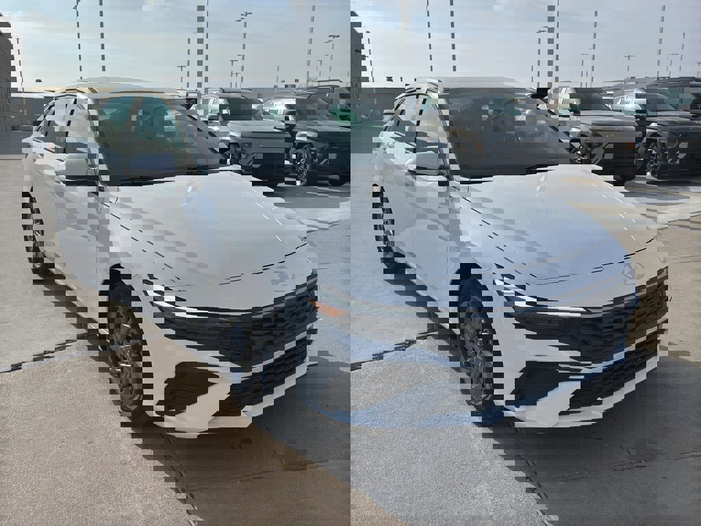 New 2025 Hyundai Elantra Blue image 2