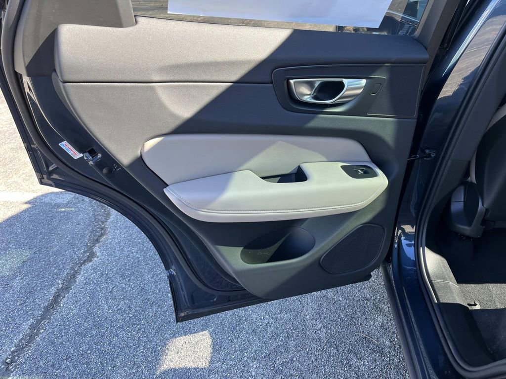 New 2026 Volvo XC60 B5 Plus w/ Climate Package image 18