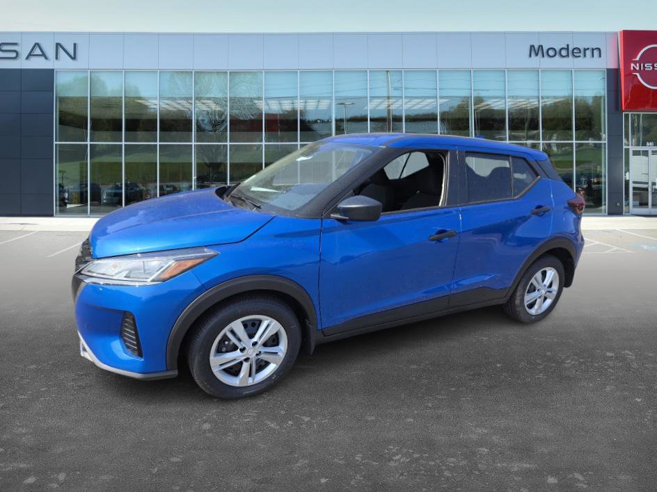 New 2025 Nissan Kicks Play S