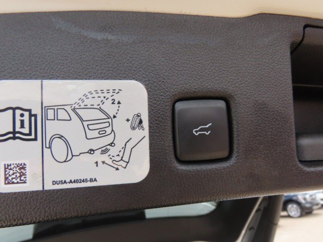 Used 2020 Ford Escape Titanium AWD/4WD image 13