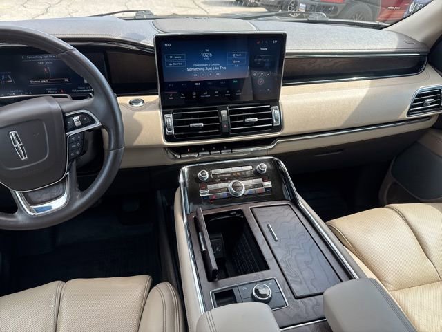 Used 2023 Lincoln Navigator Reserve image 21