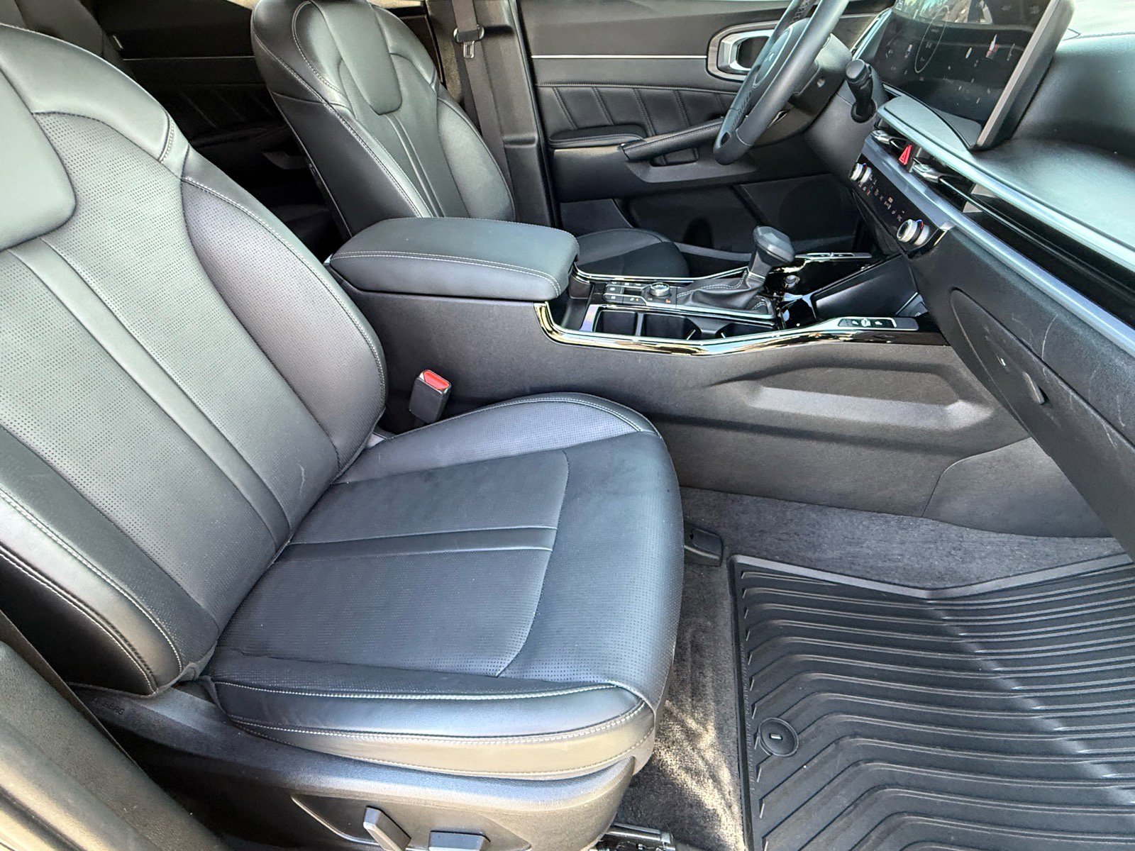 Used 2025 Kia Sorento SX image 10