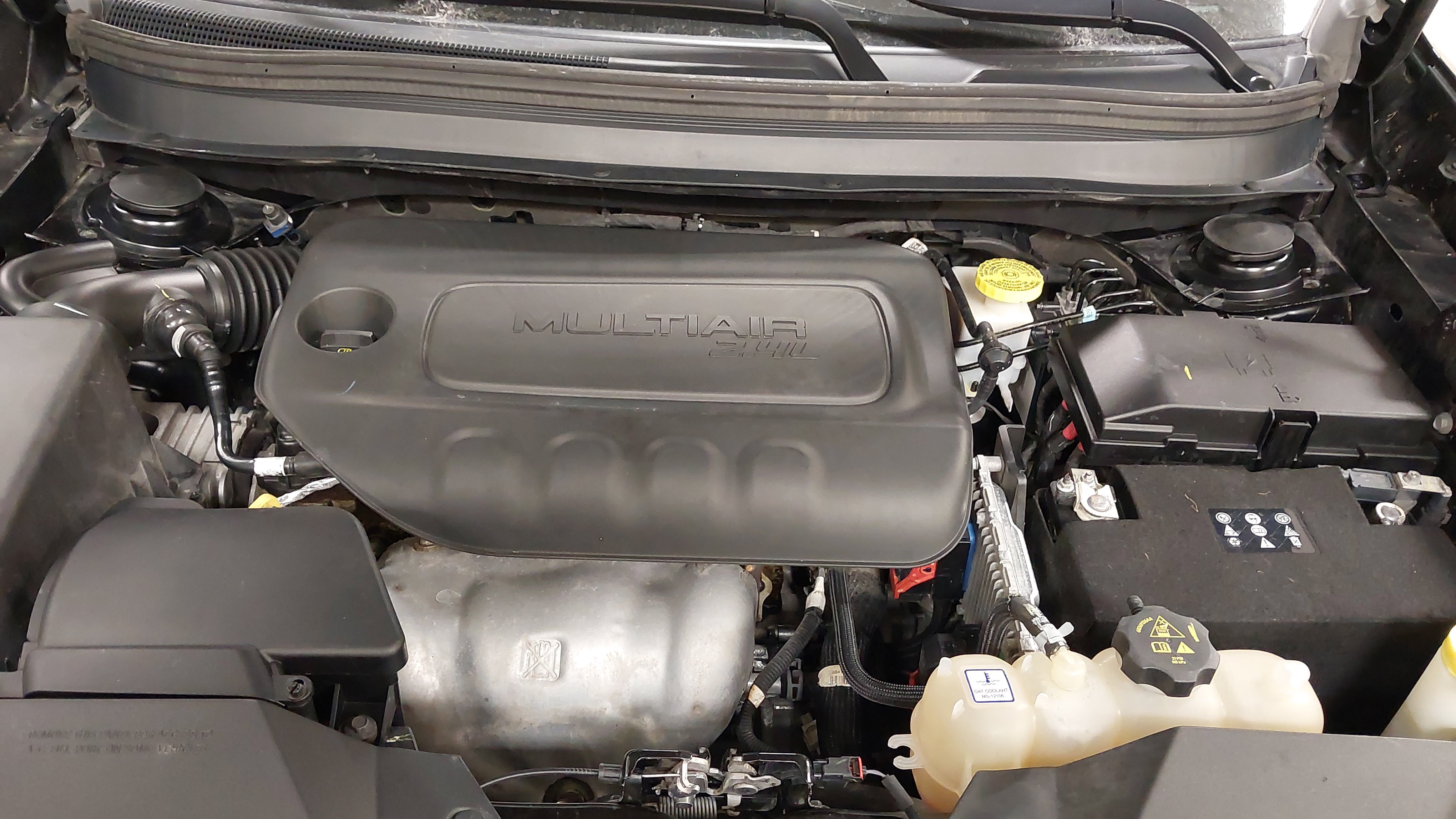 Used 2019 Jeep Cherokee Latitude w/ Cold Weather Group AWD/4WD image 30