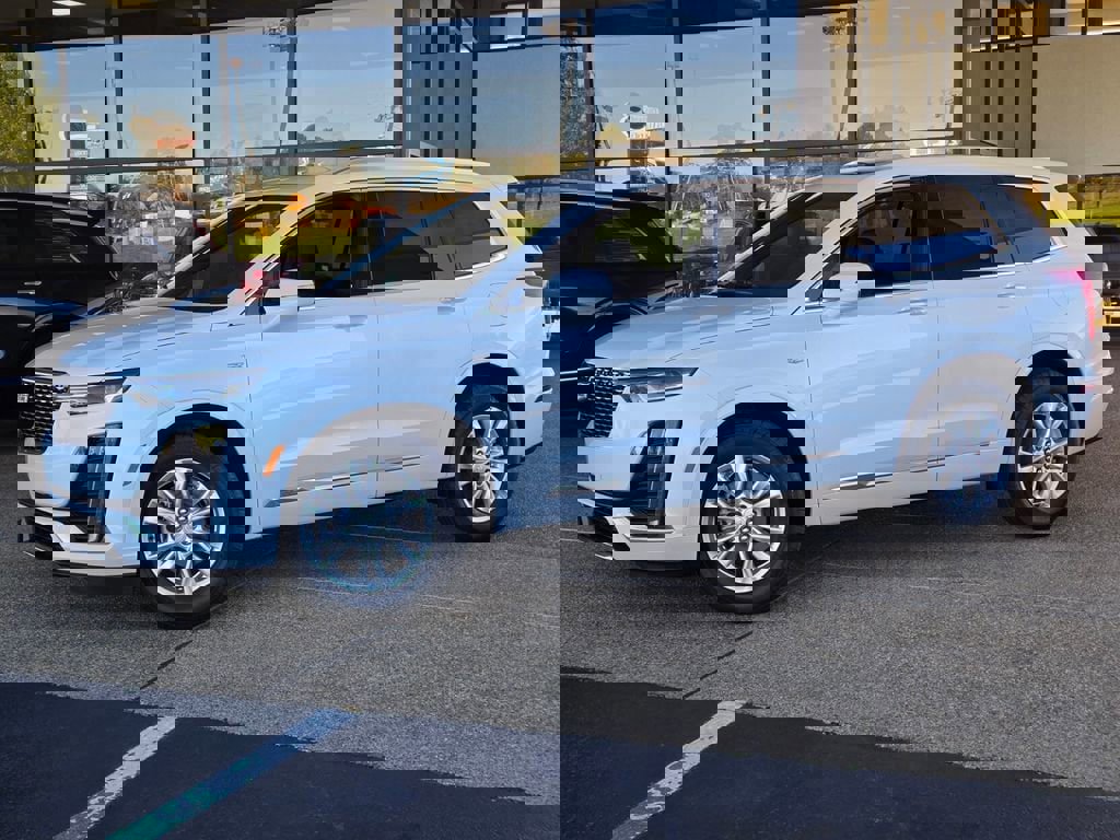 New 2025 Cadillac XT6 Luxury image 1