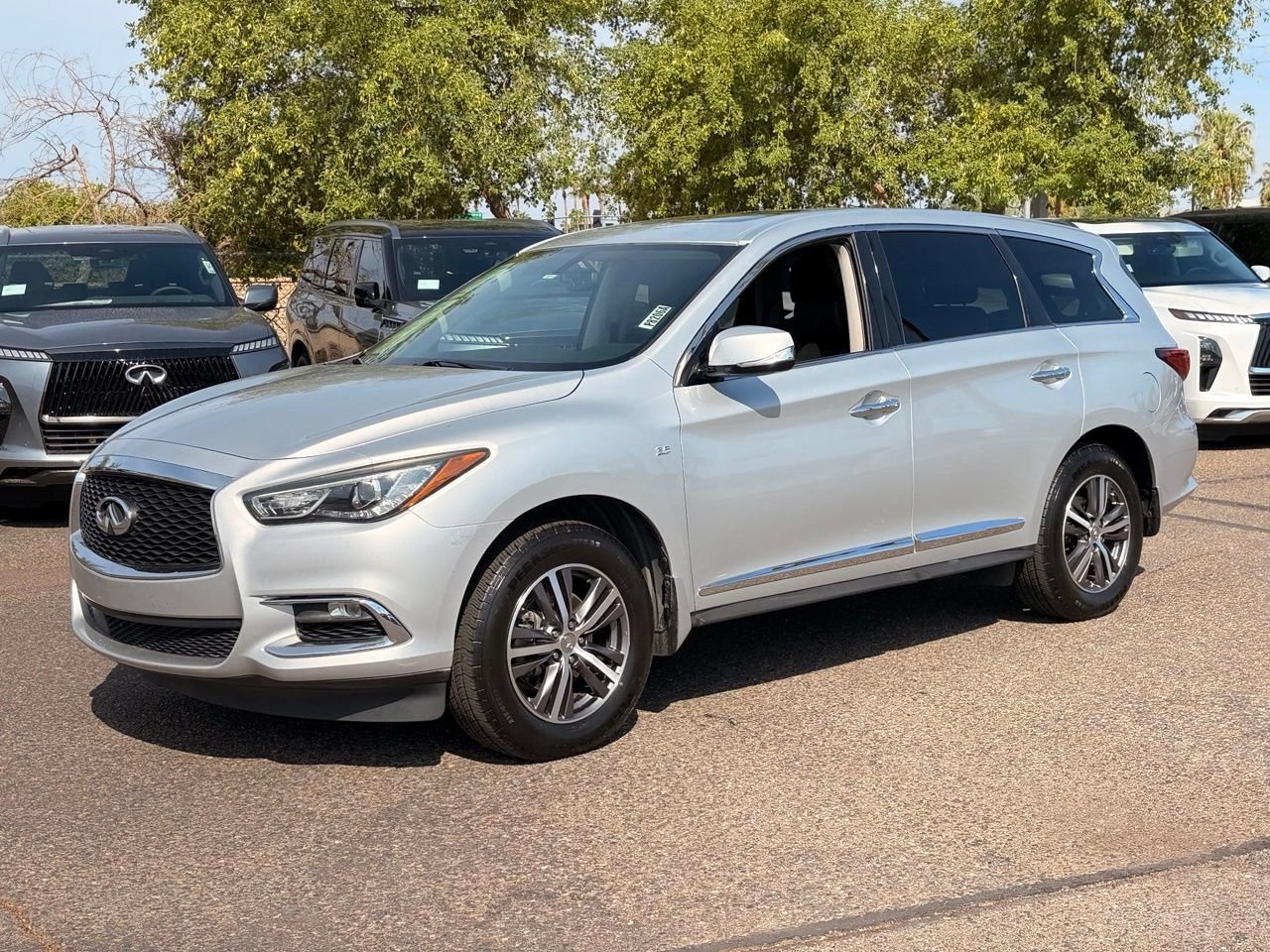 Used 2018 INFINITI QX60 Luxe AWD/4WD image 2