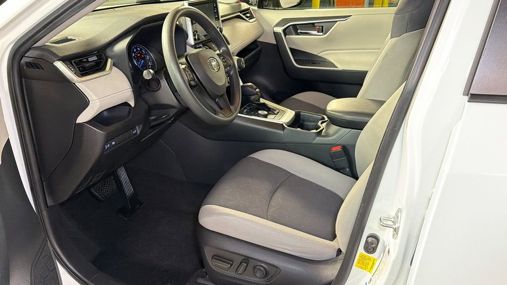 Used 2019 Toyota RAV4 XLE image 25