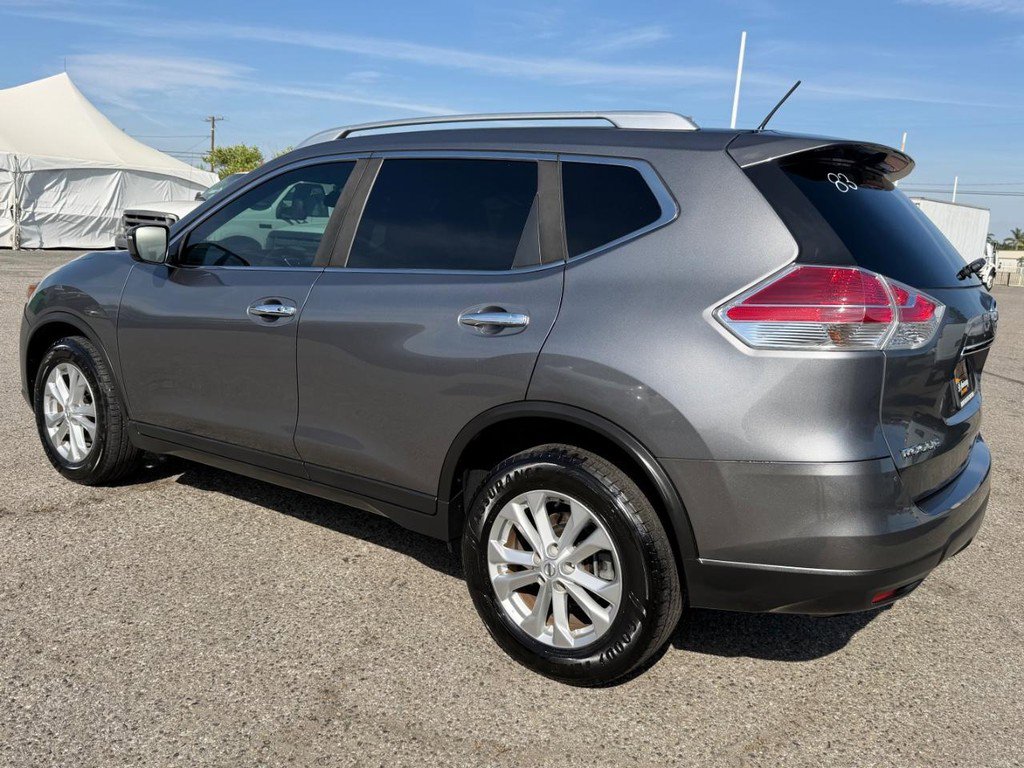 Used 2016 Nissan Rogue SV image 9