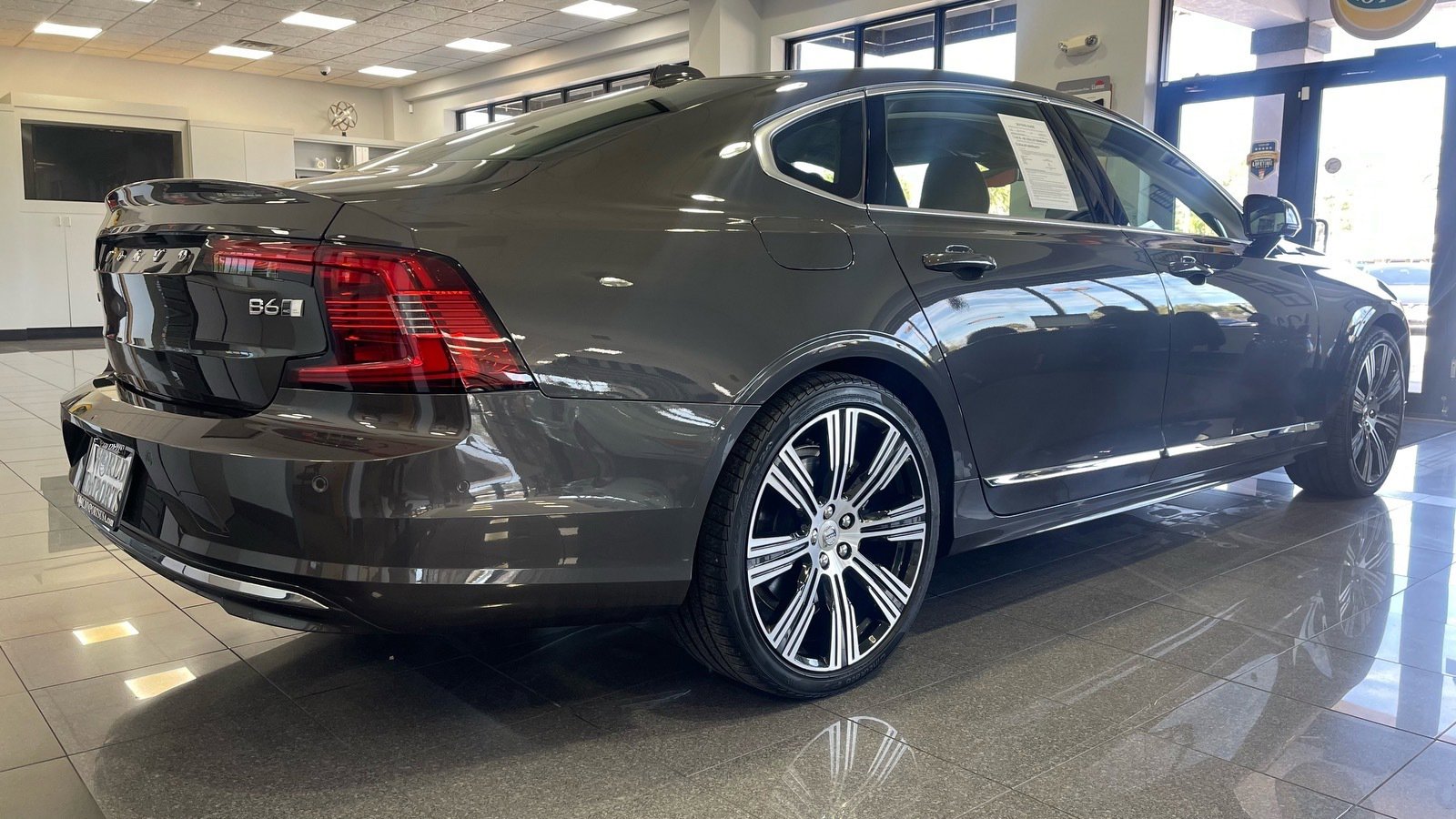 Used 2023 Volvo S90 B6 Ultimate w/ Protection Package Premier image 4