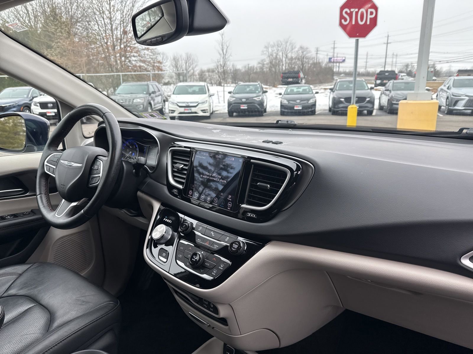 Used 2020 Chrysler Pacifica Touring-L image 14
