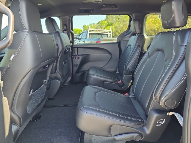 New 2026 Chrysler Pacifica Select w/ S Appearance Package FWD image 13