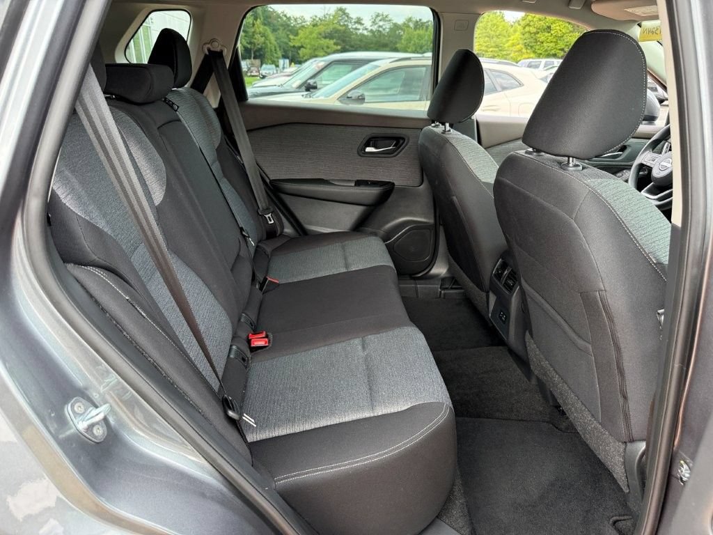 Used 2023 Nissan Rogue SV AWD/4WD image 19