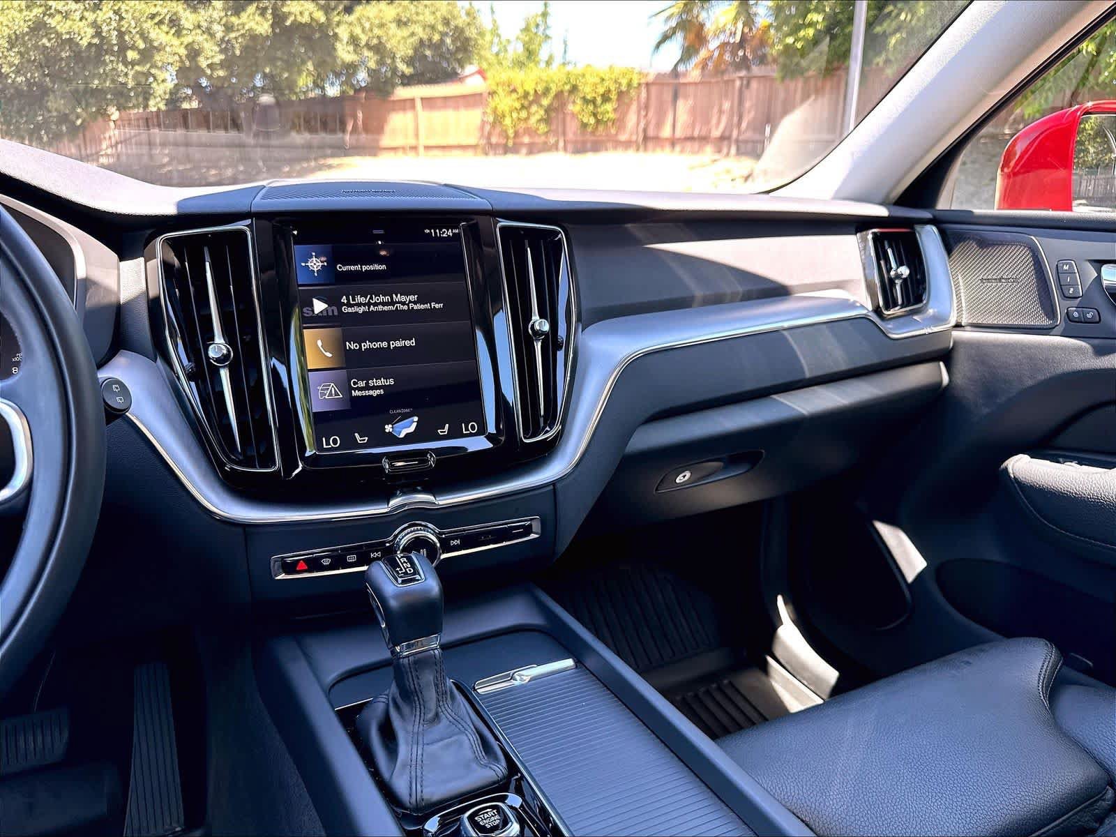 Used 2019 Volvo XC60 T5 Momentum w/ Multimedia Package AWD/4WD image 9