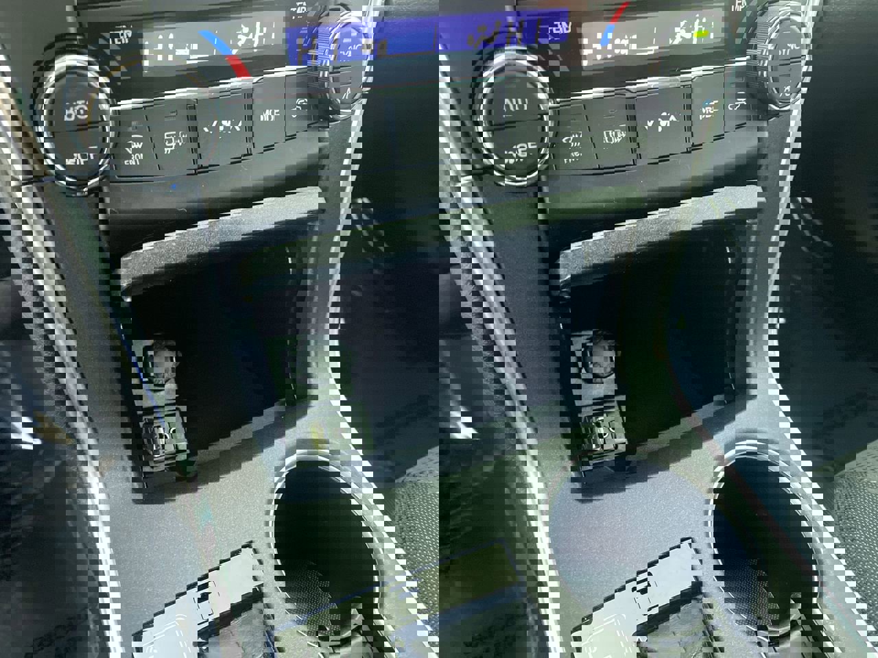 Used 2015 Toyota Camry LE image 9