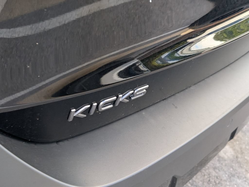 New 2025 Nissan Kicks SR w/ Illumination Package FWD image 9