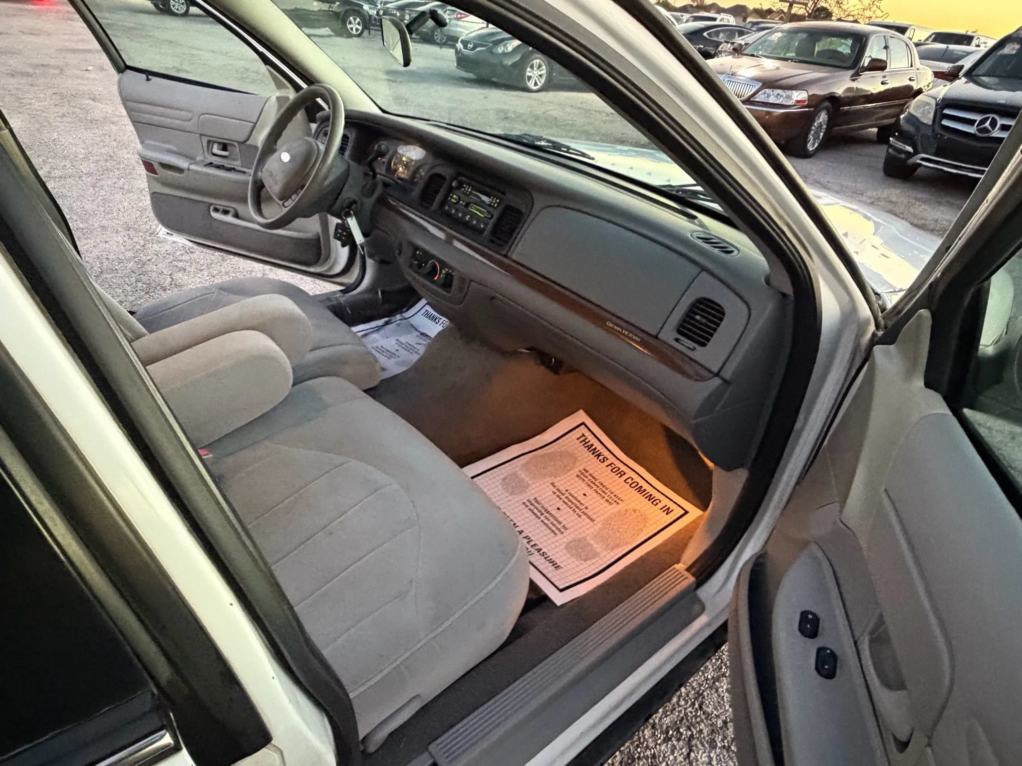 Used 2001 Ford Crown Victoria RWD image 25