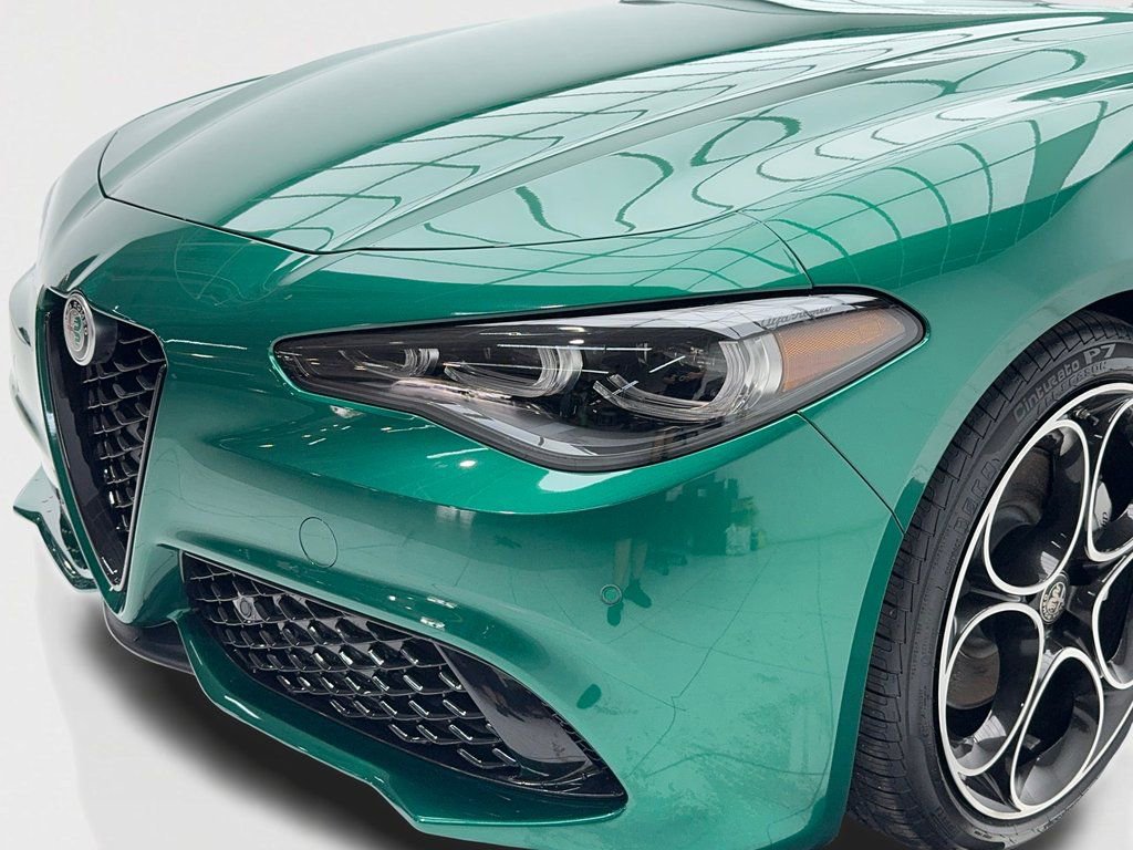 New 2025 Alfa Romeo Giulia Base image 5