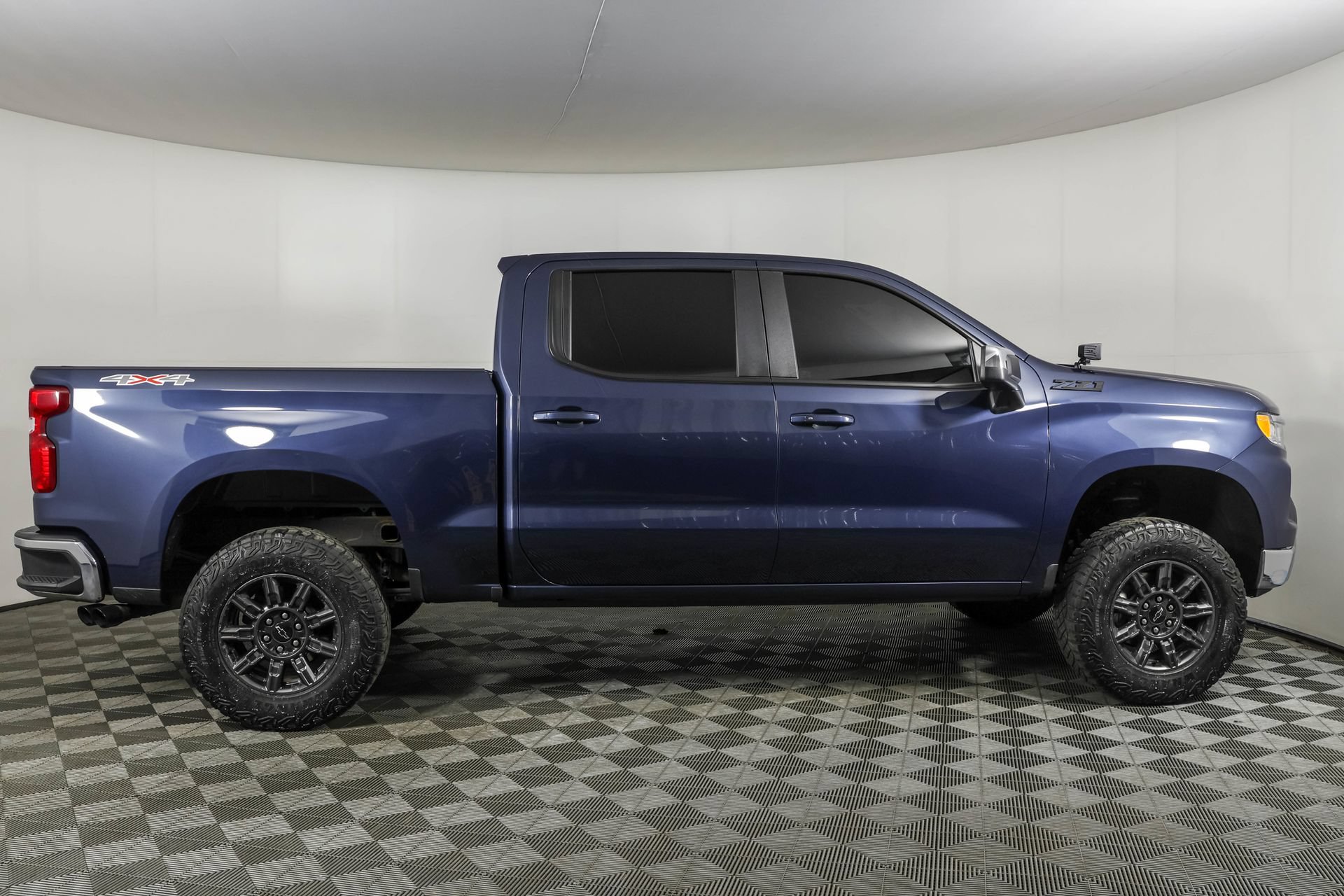 Used 2023 Chevrolet Silverado 1500 LT AWD/4WD image 14
