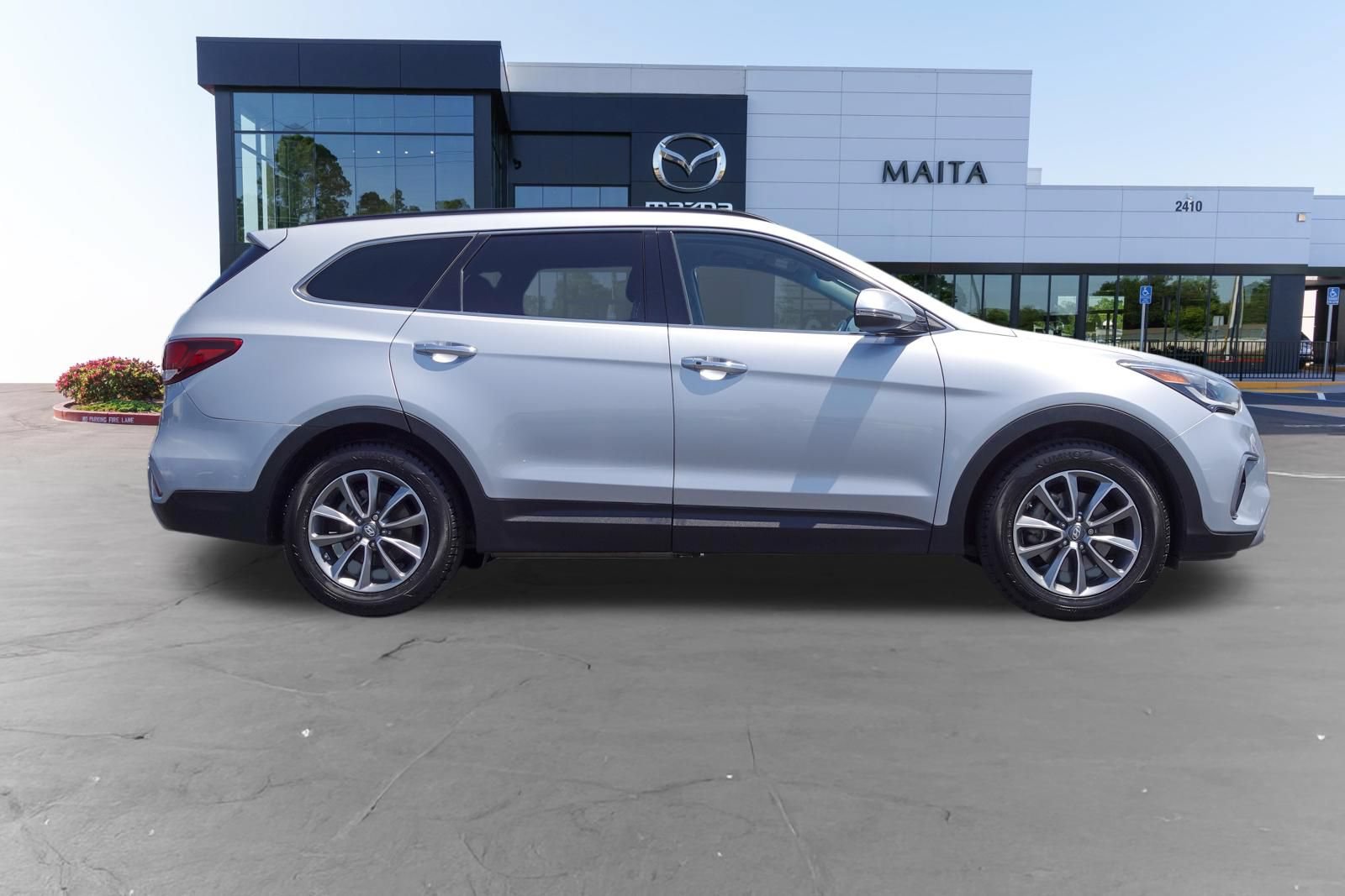 Used 2017 Hyundai Santa Fe SE w/ SE Premium Package 02 FWD image 2