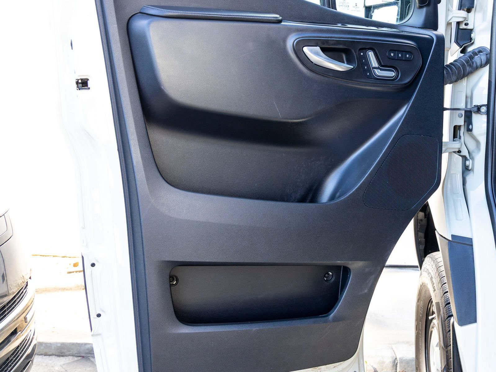 Used 2022 Mercedes-Benz Sprinter 2500 w/ Acoustic Package image 12