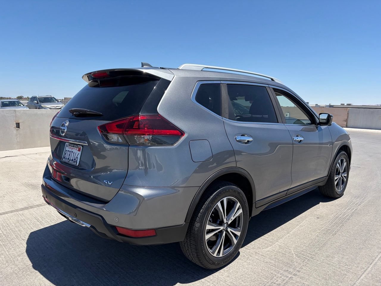 Used 2020 Nissan Rogue SV w/ Premium Package FWD image 2