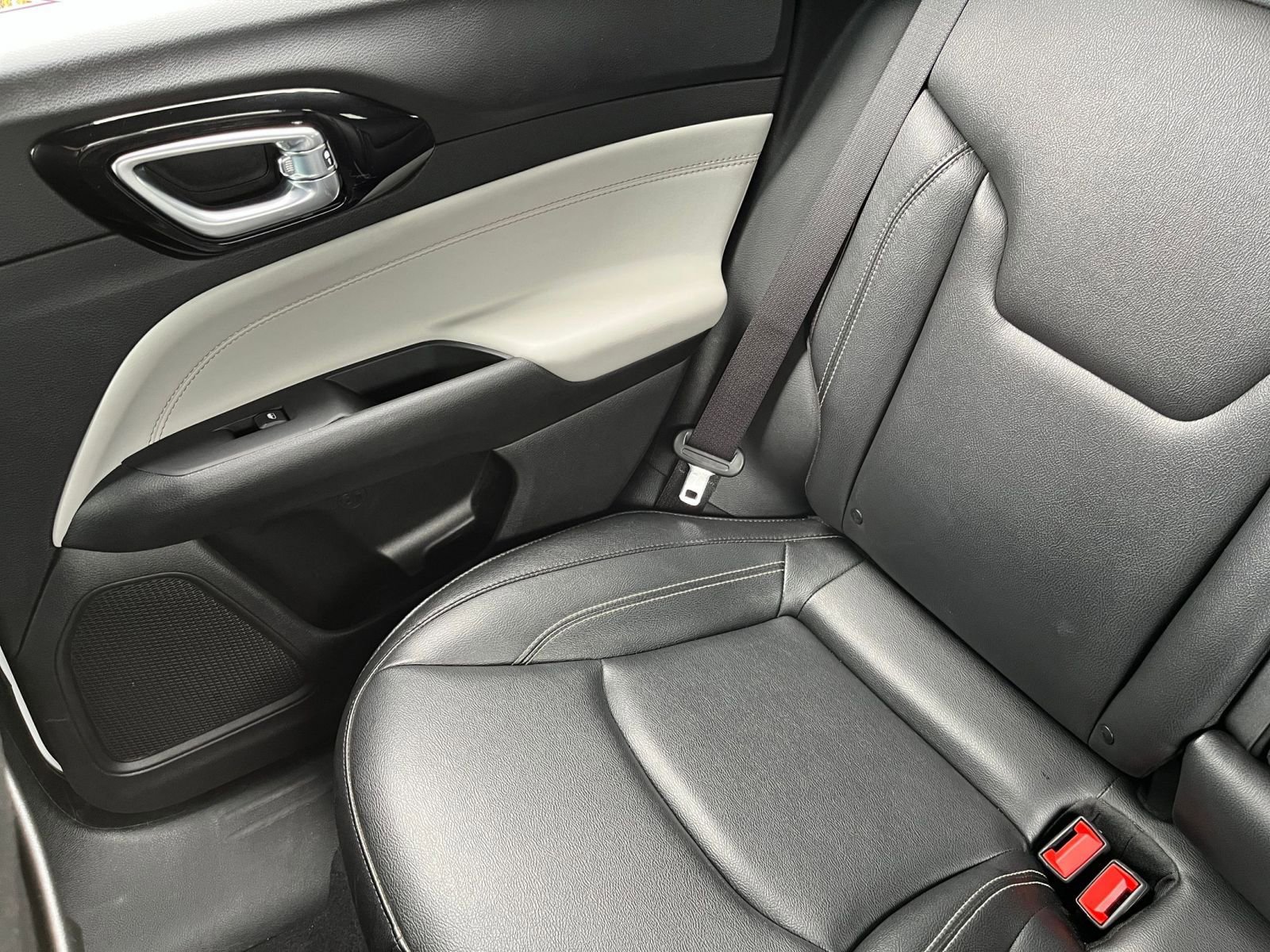 Used 2025 Jeep Compass Limited AWD/4WD image 41