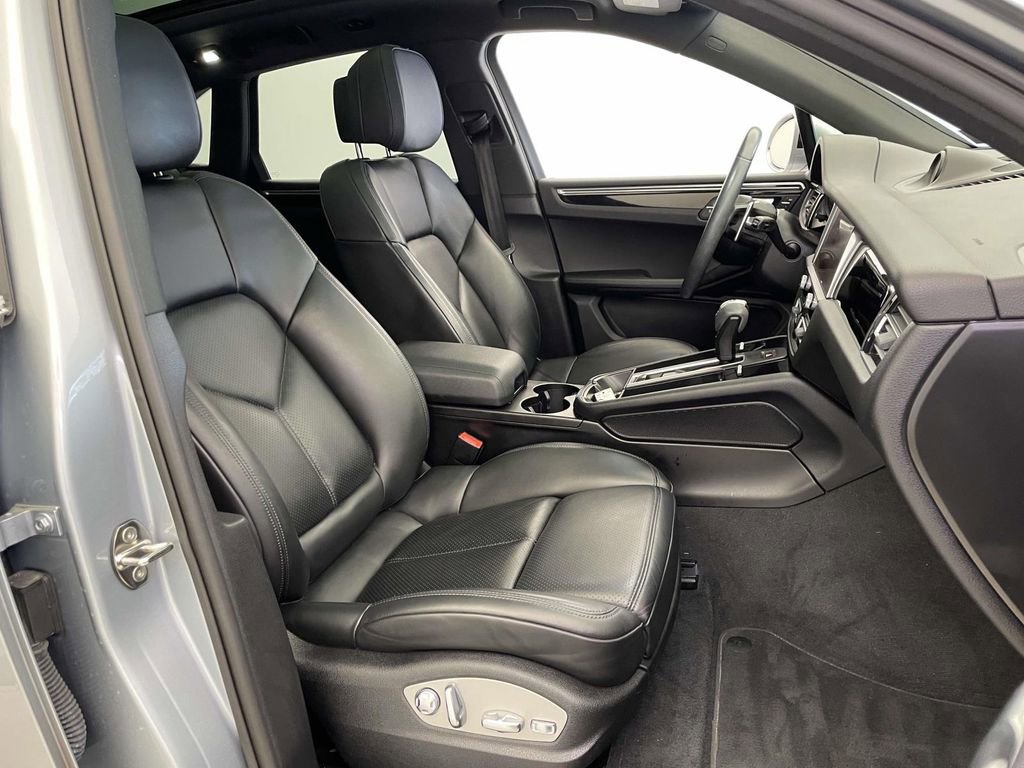 Certified 2022 Porsche Macan image 23
