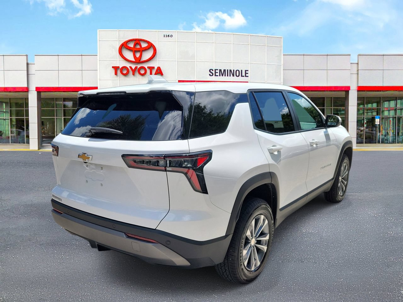 Used 2026 Chevrolet Equinox LT FWD image 3