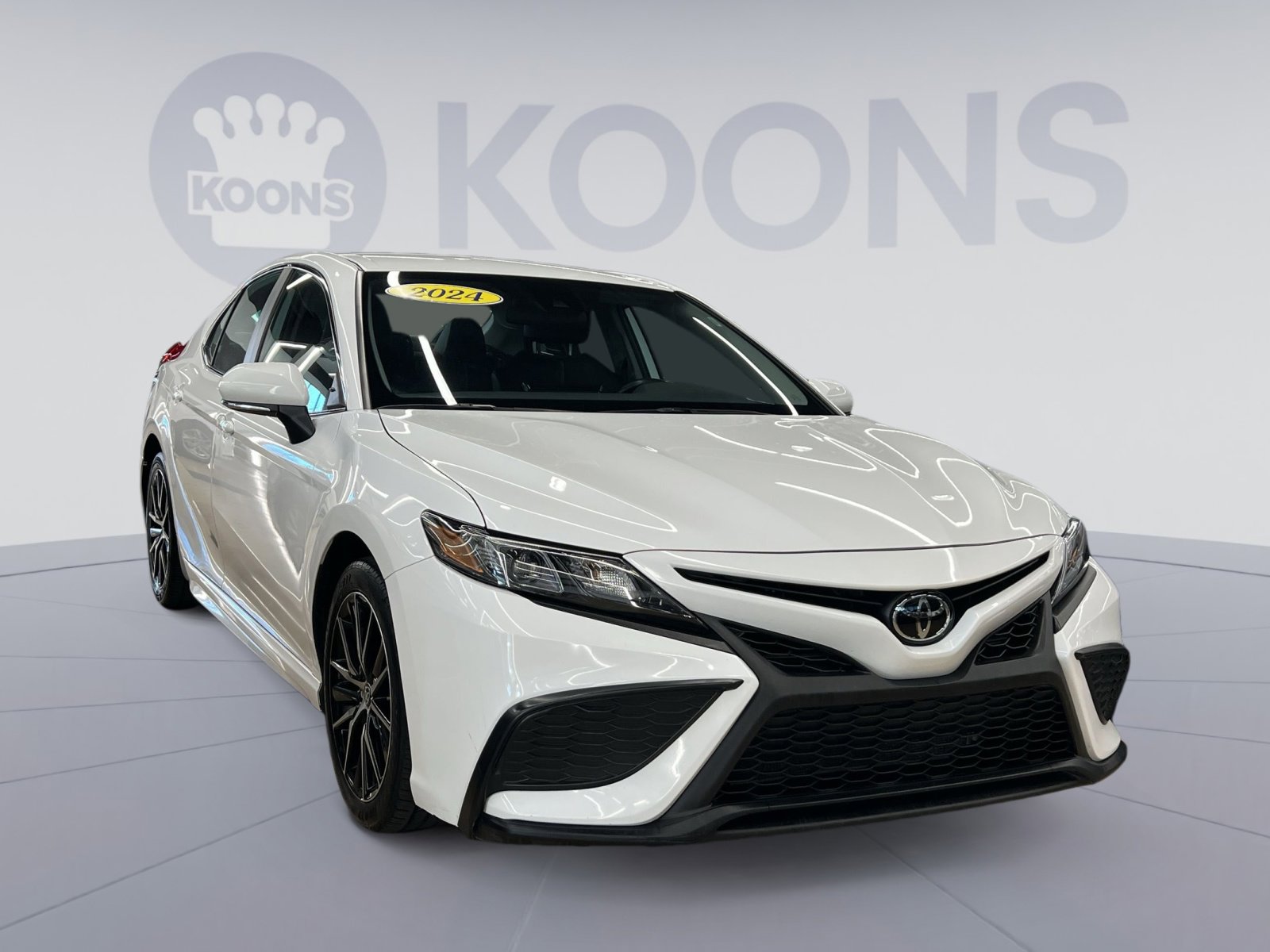Used 2024 Toyota Camry SE image 5