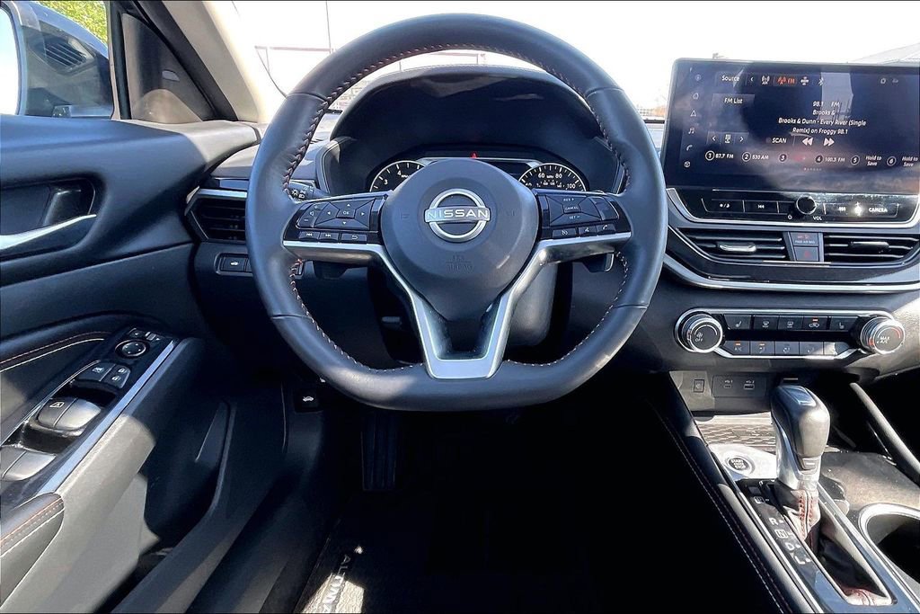 Used 2023 Nissan Altima 2.5 SR w/ SR Premium Package AWD/4WD image 5