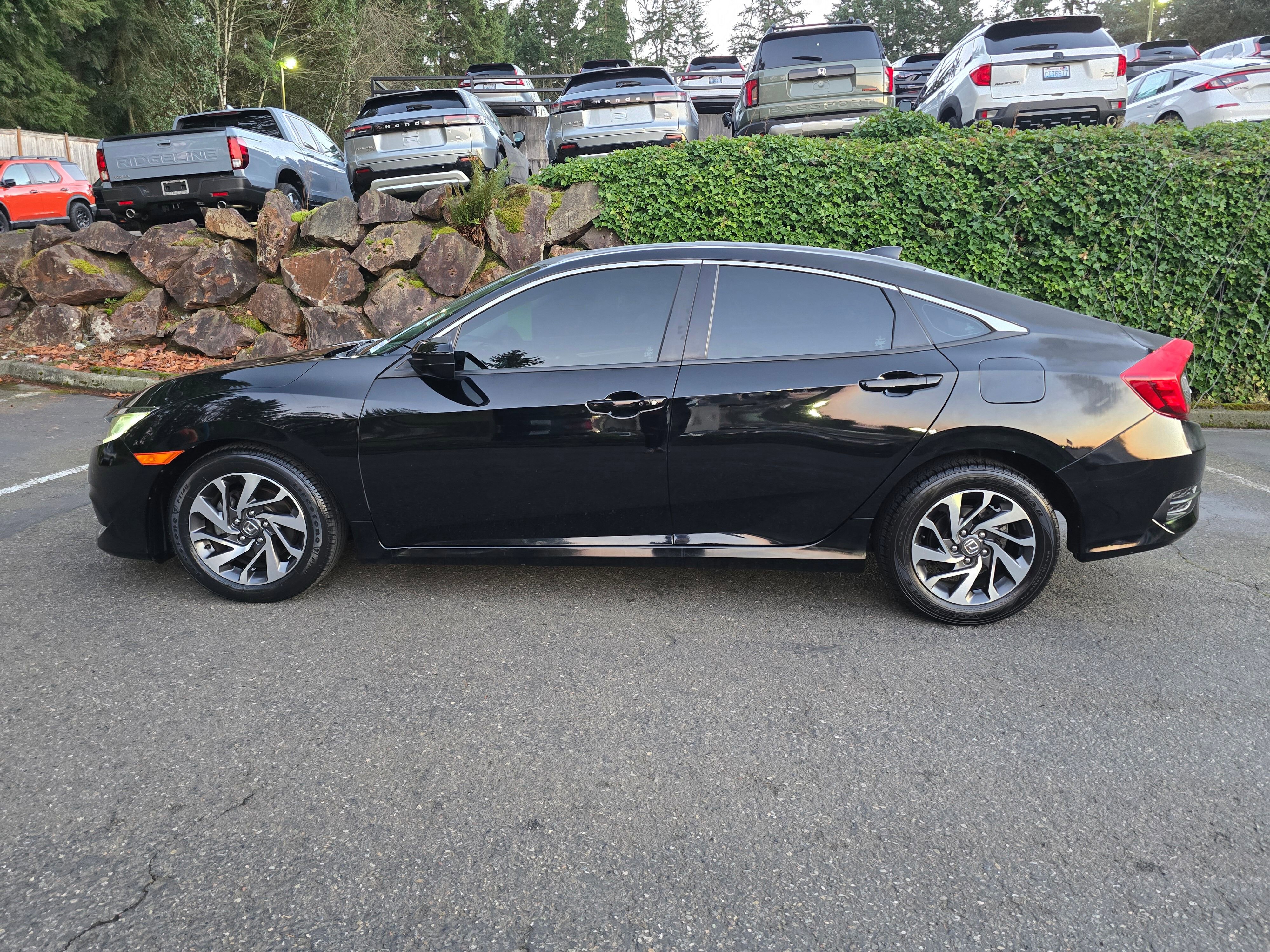 Used 2018 Honda Civic EX image 9