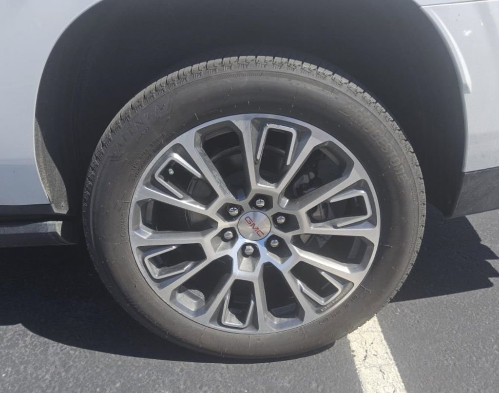 Used 2025 GMC Yukon XL Denali w/ Denali Reserve Package image 2