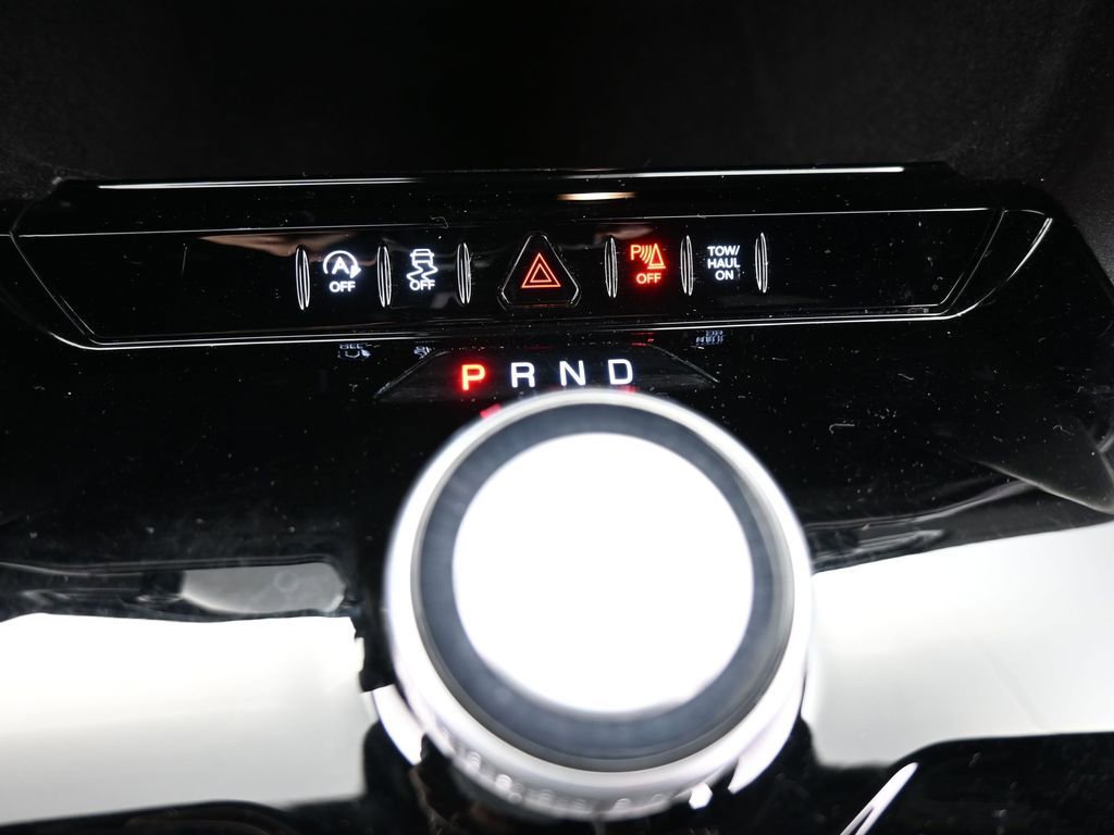 Used 2024 Jeep Wagoneer 2WD image 29