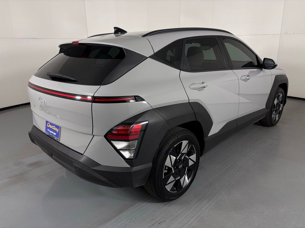 Used 2025 Hyundai Kona SEL image 7