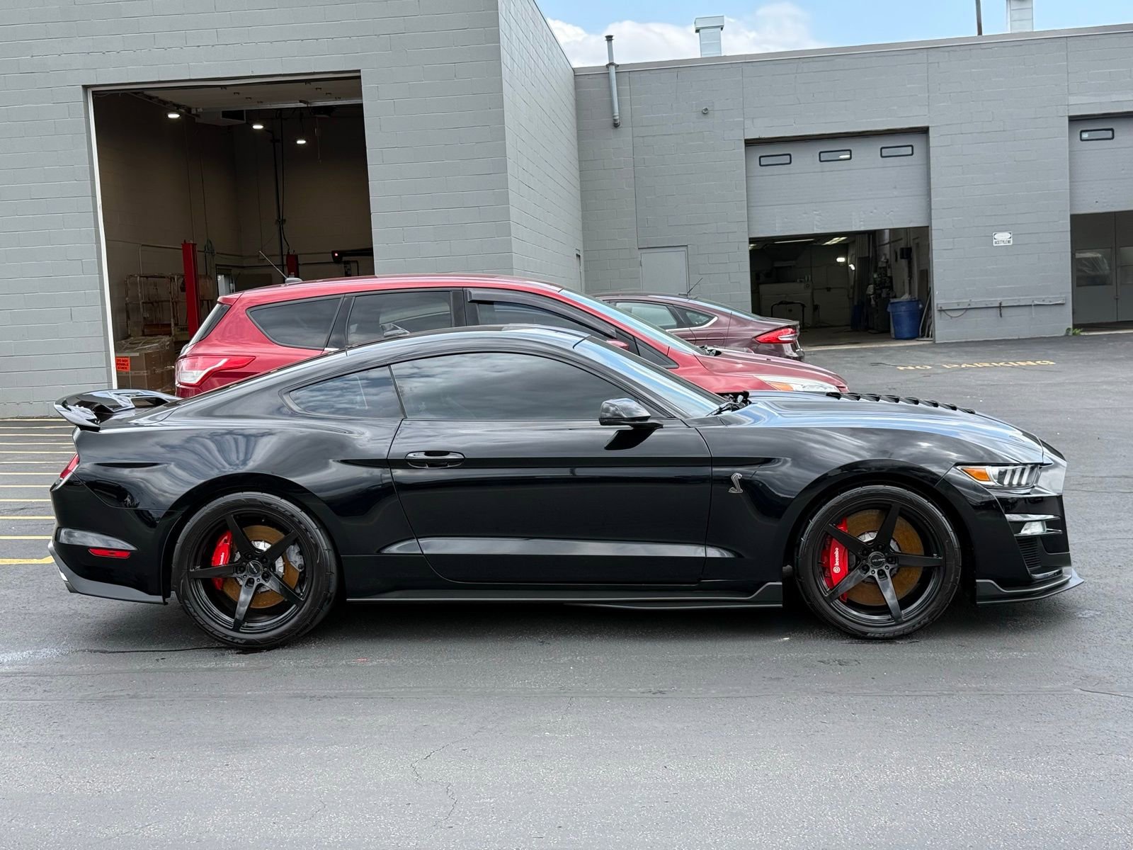 Used 2021 Ford Mustang Shelby GT500 w/ Technology Package RWD image 2