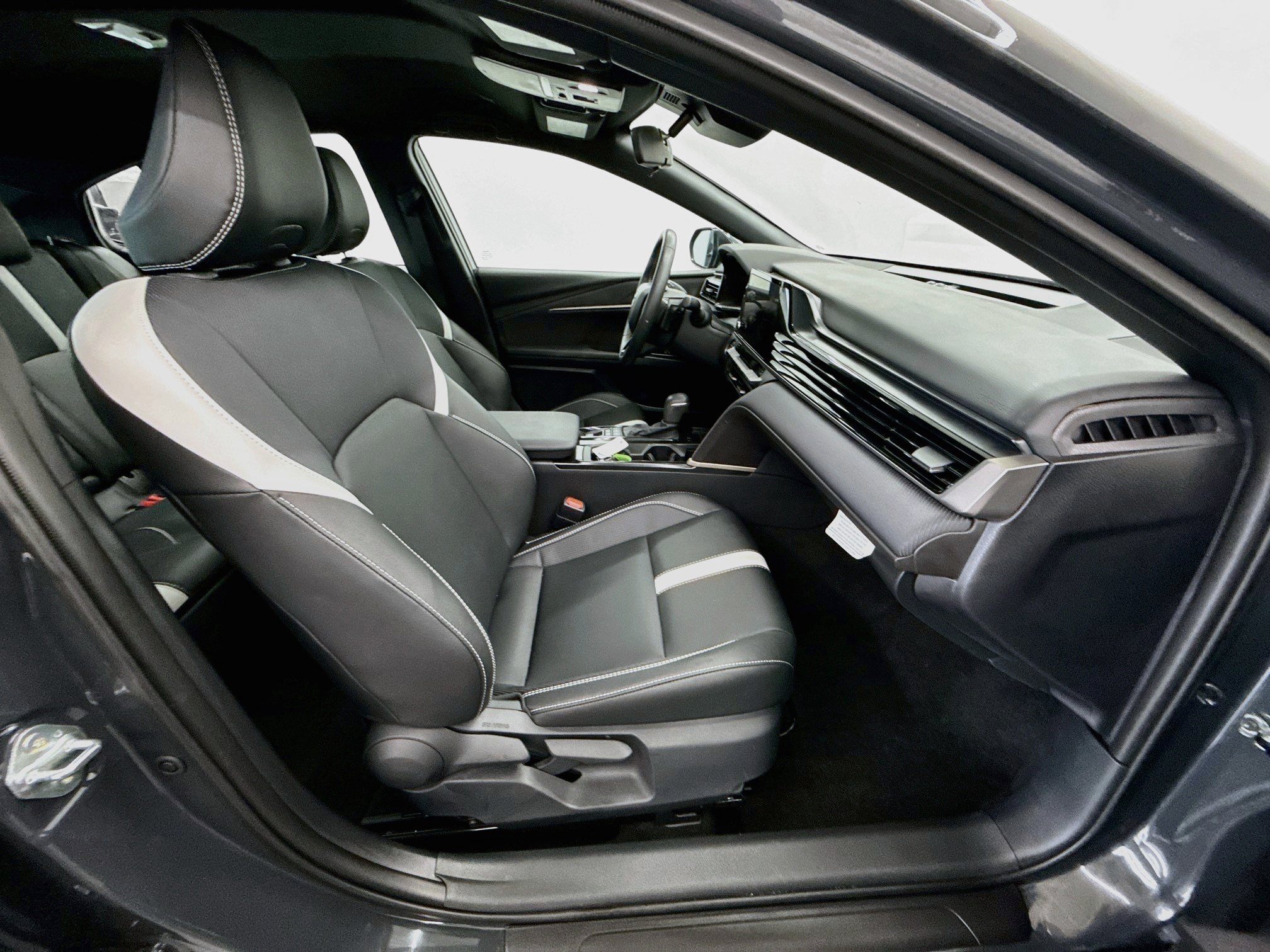Used 2026 Toyota Camry SE FWD image 31