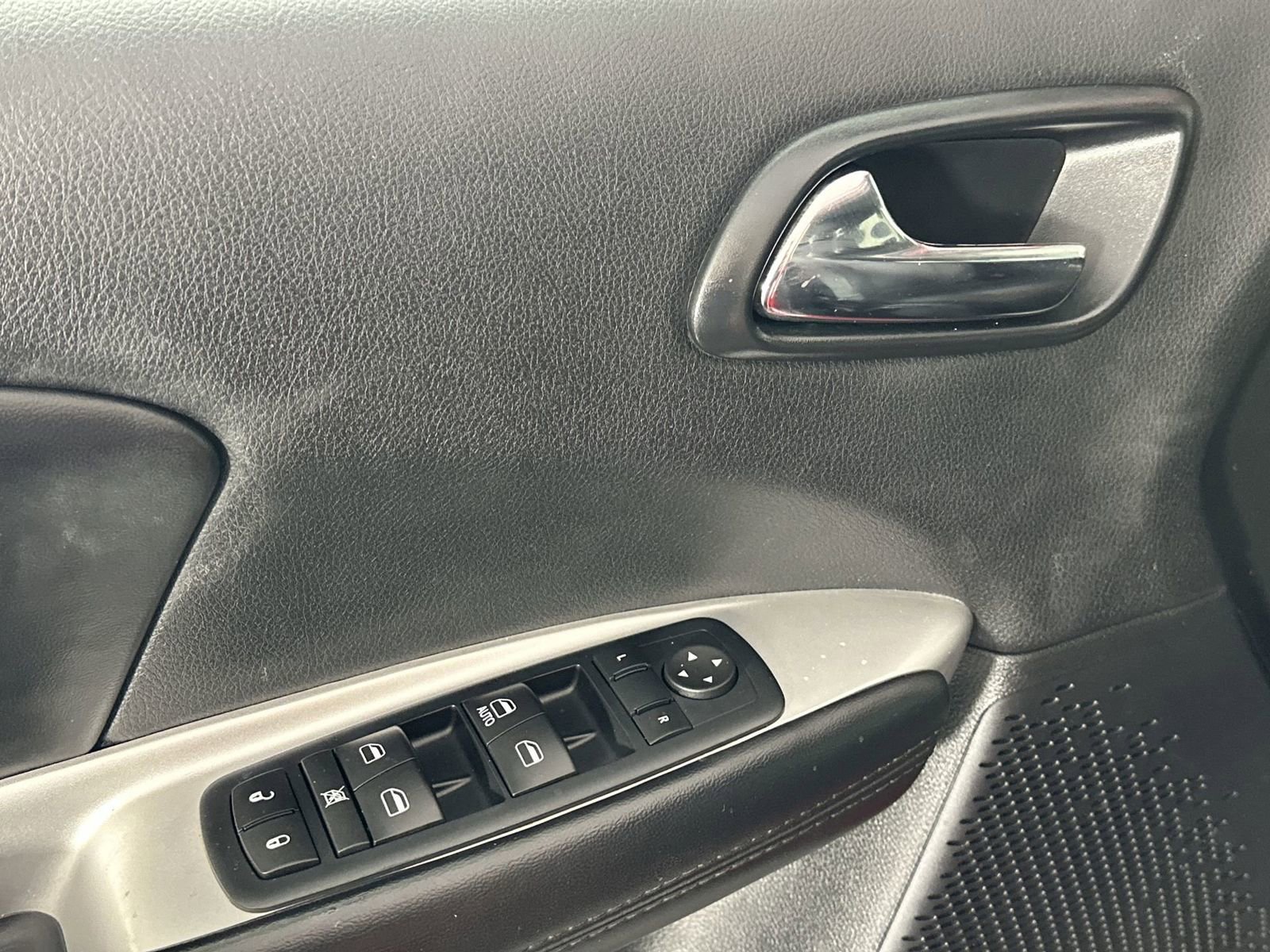 Used 2017 Dodge Journey SE image 13