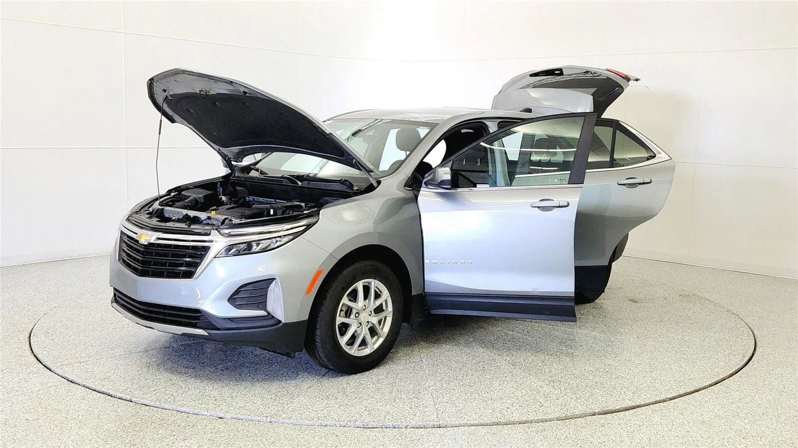 Used 2024 Chevrolet Equinox LT w/ LPO, Floor Liner Package AWD/4WD image 10