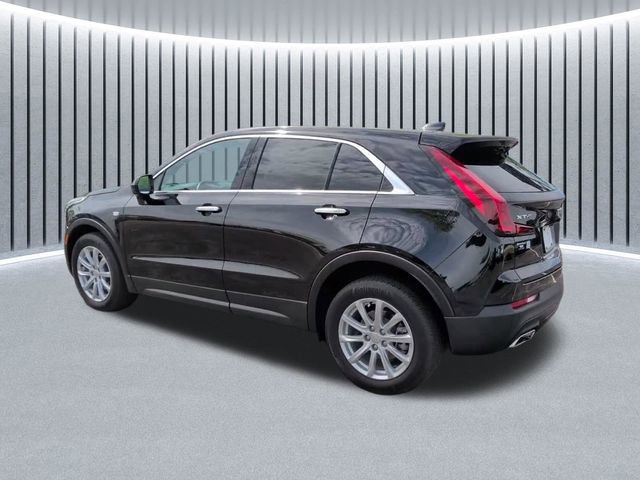 Certified 2022 Cadillac XT4 Luxury w/ Cold Weather Package FWD image 9