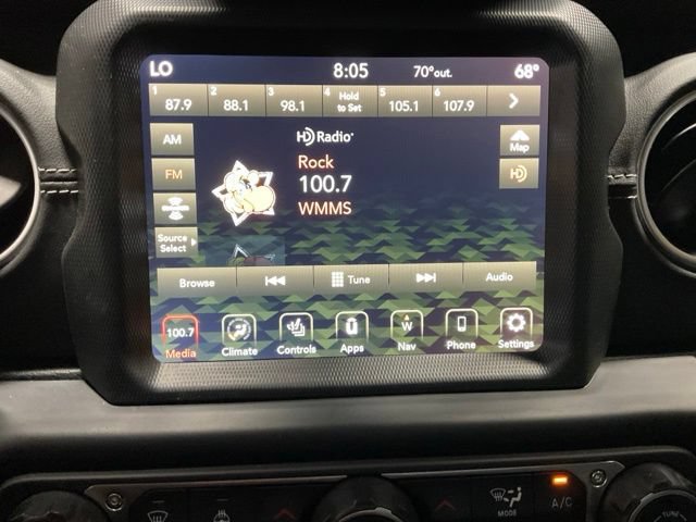 Used 2022 Jeep Wrangler Unlimited Sahara w/ Cold Weather Group AWD/4WD image 35