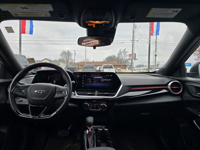 Used 2024 Chevrolet Trax RS w/ Sunroof Package image 16