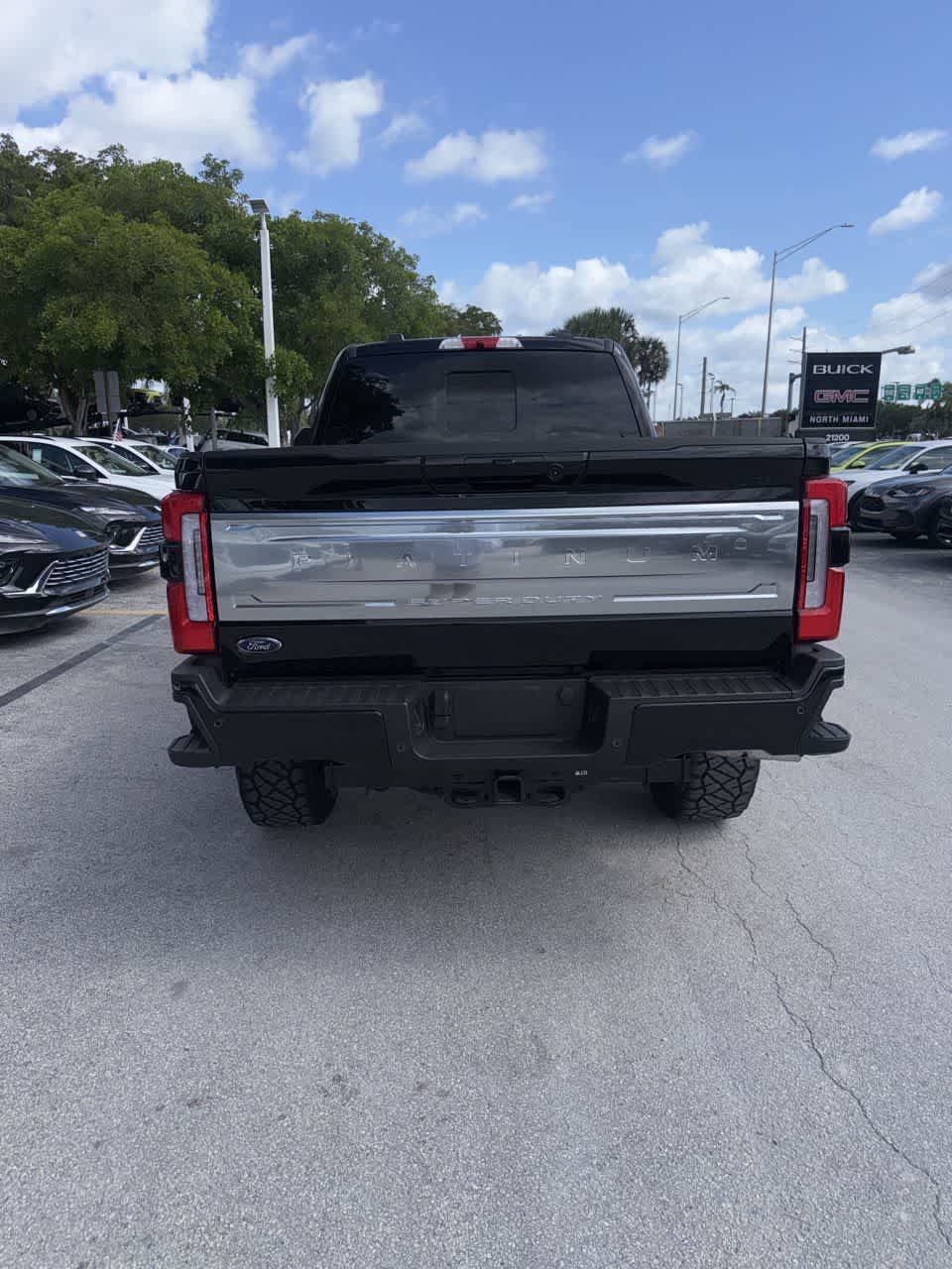 Used 2025 Ford F250 Platinum w/ Platinum Plus Package AWD/4WD image 5