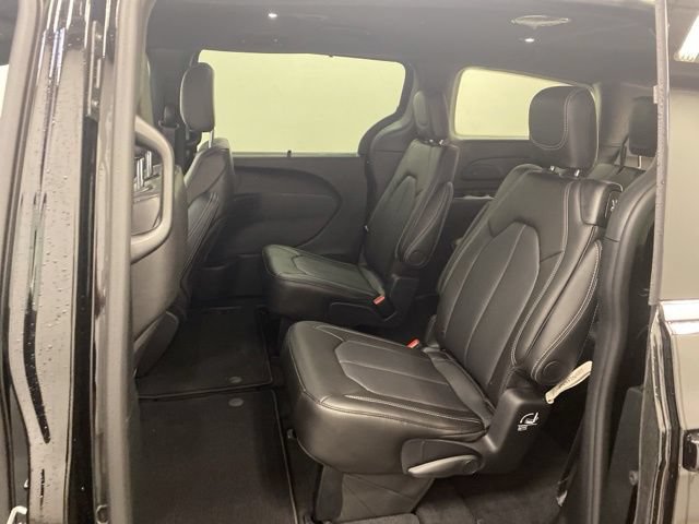 New 2027 Chrysler Pacifica Select FWD image 22