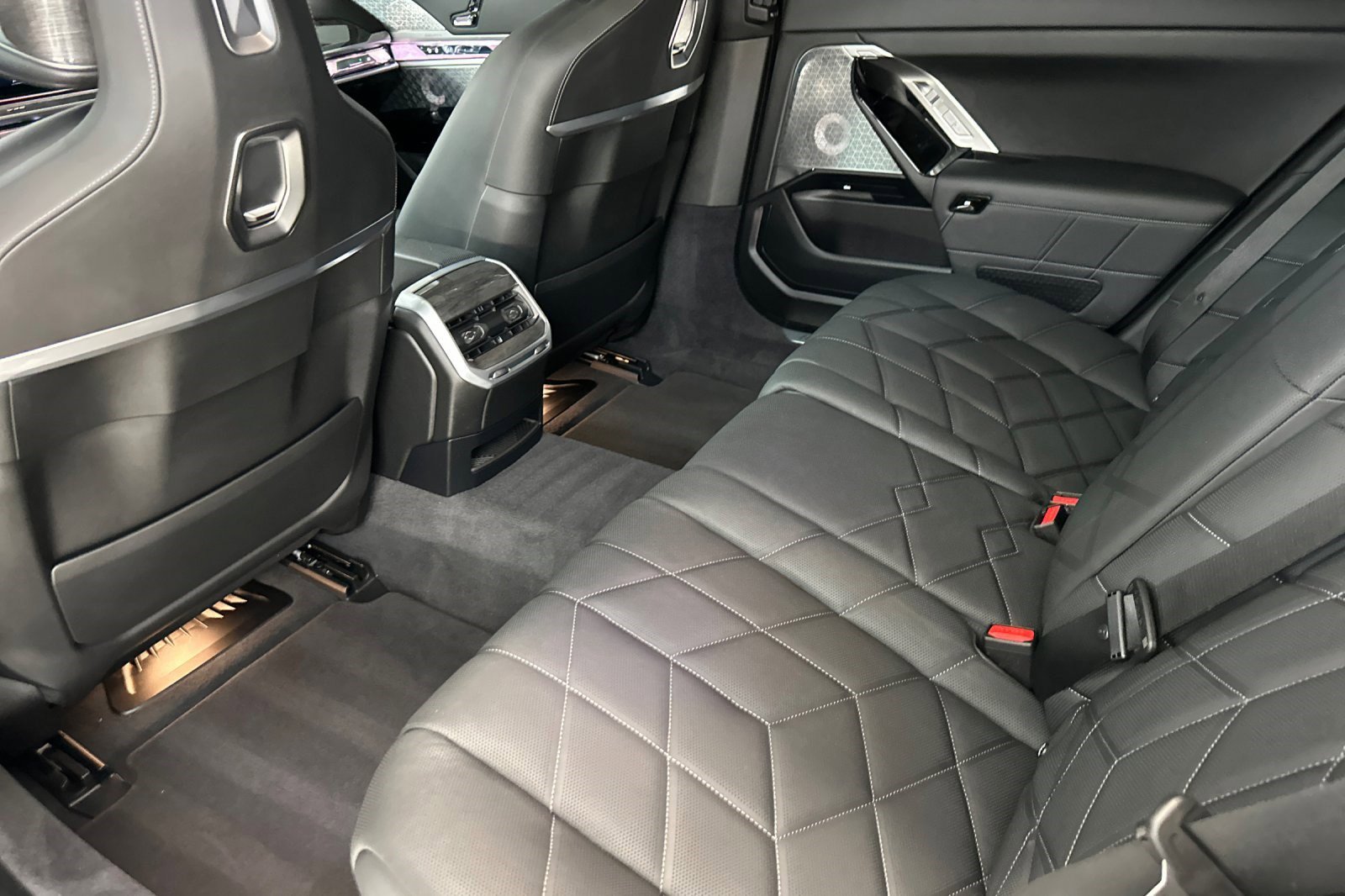 Certified 2024 BMW i7 M70 w/ Executive Package image 14