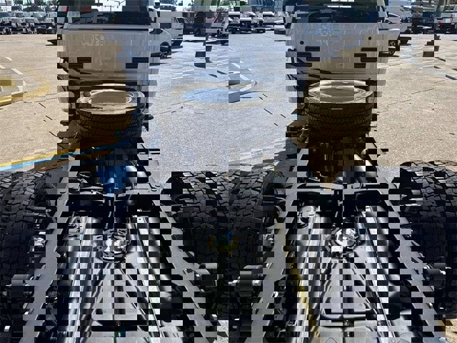 New 2025 Ford F550 4x4 Regular Cab Super Duty image 8