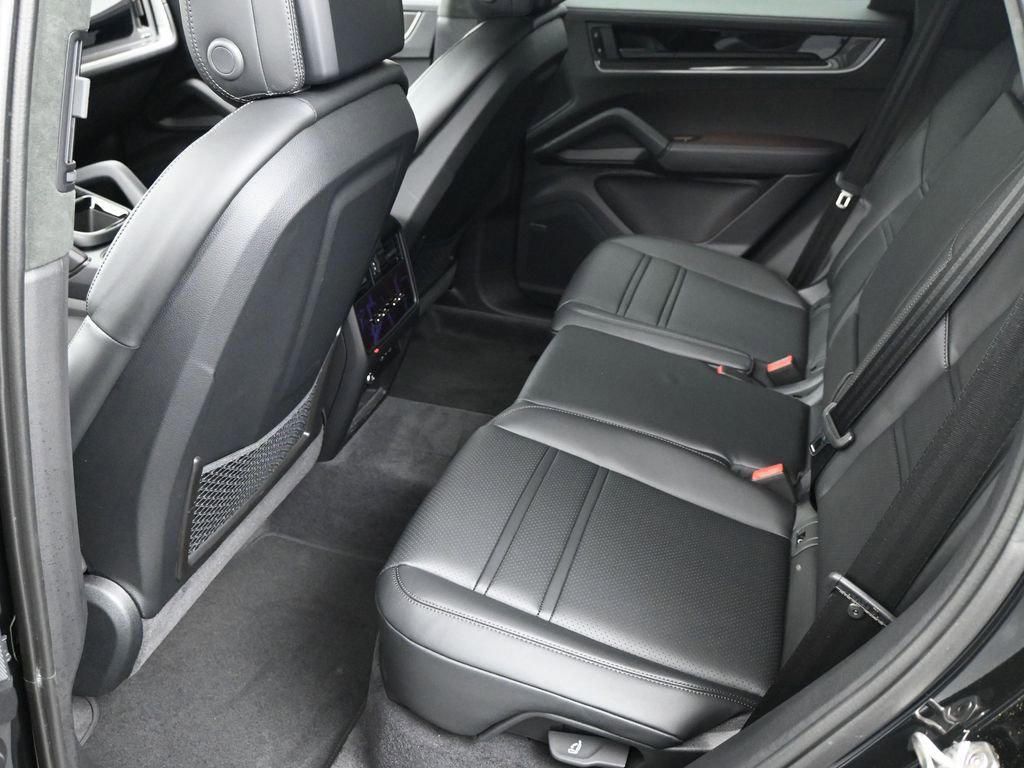 New 2026 Porsche Cayenne Turbo AWD/4WD image 7